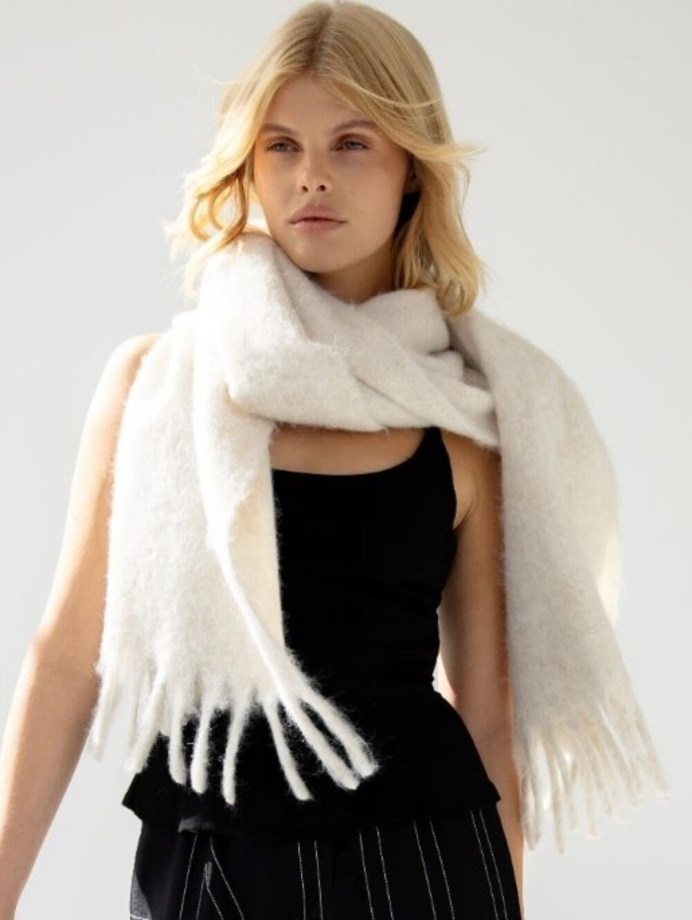 Arctic Fox Reykjavik Scarf Natural White NWT Soft Winter Chunky Unisex